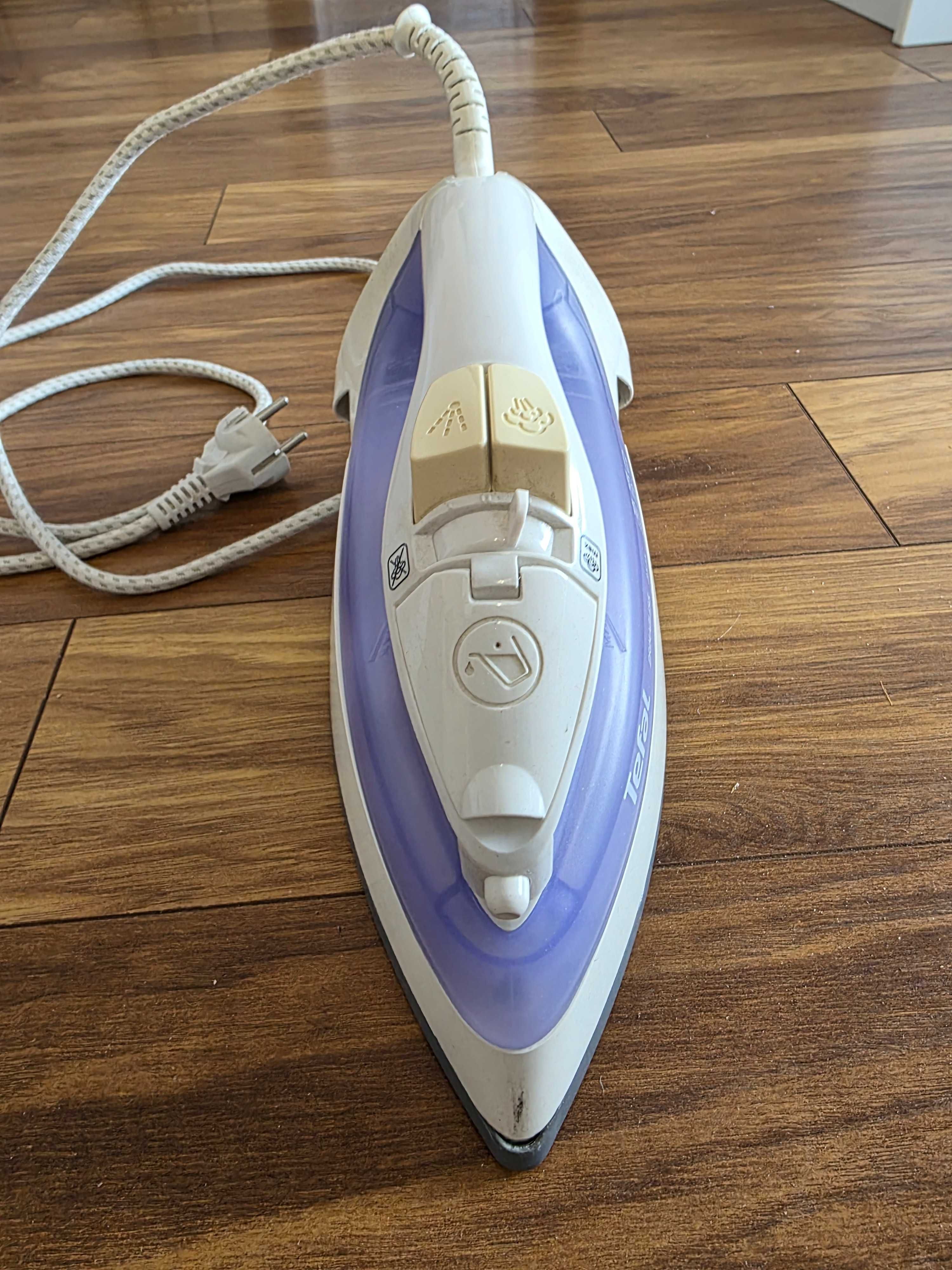 Електрическа ютия TEFAL