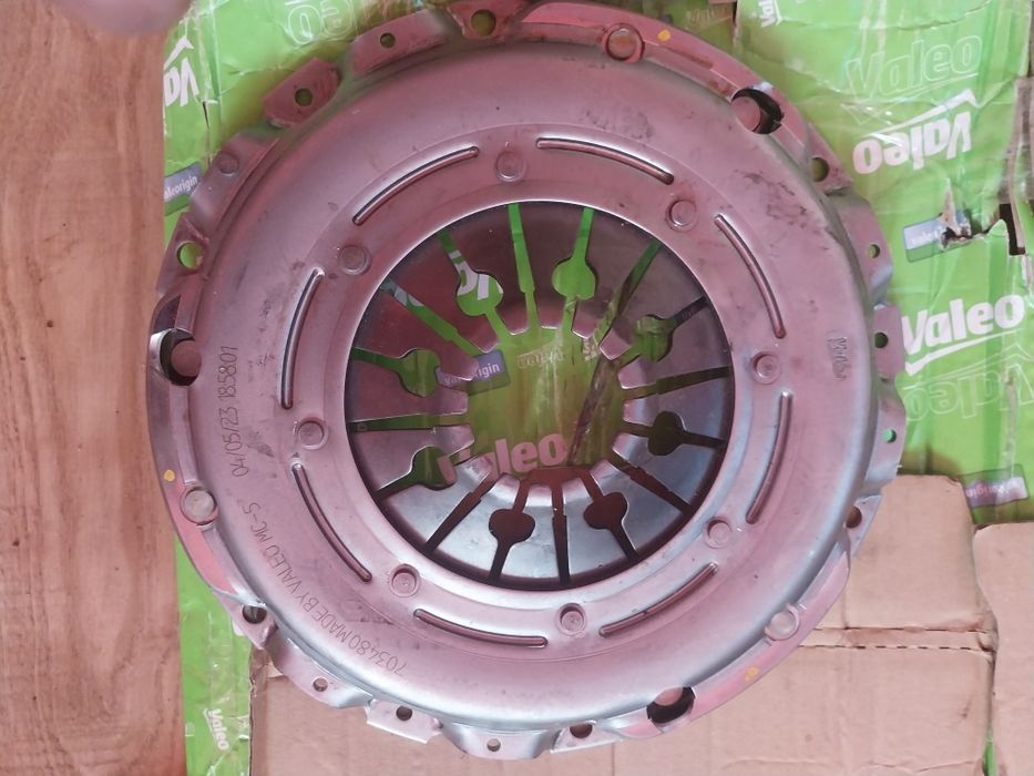 Vând placa de presiune și disc nou