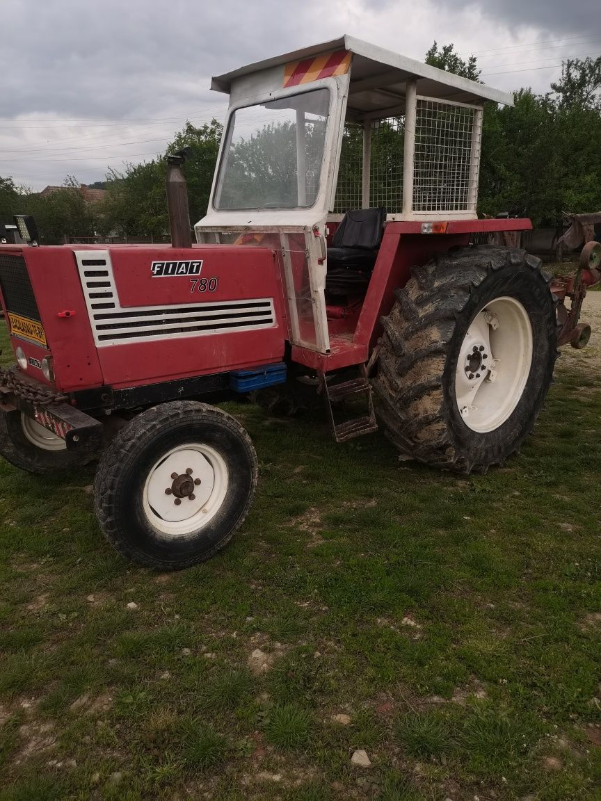 Vând tractor Fiat 780