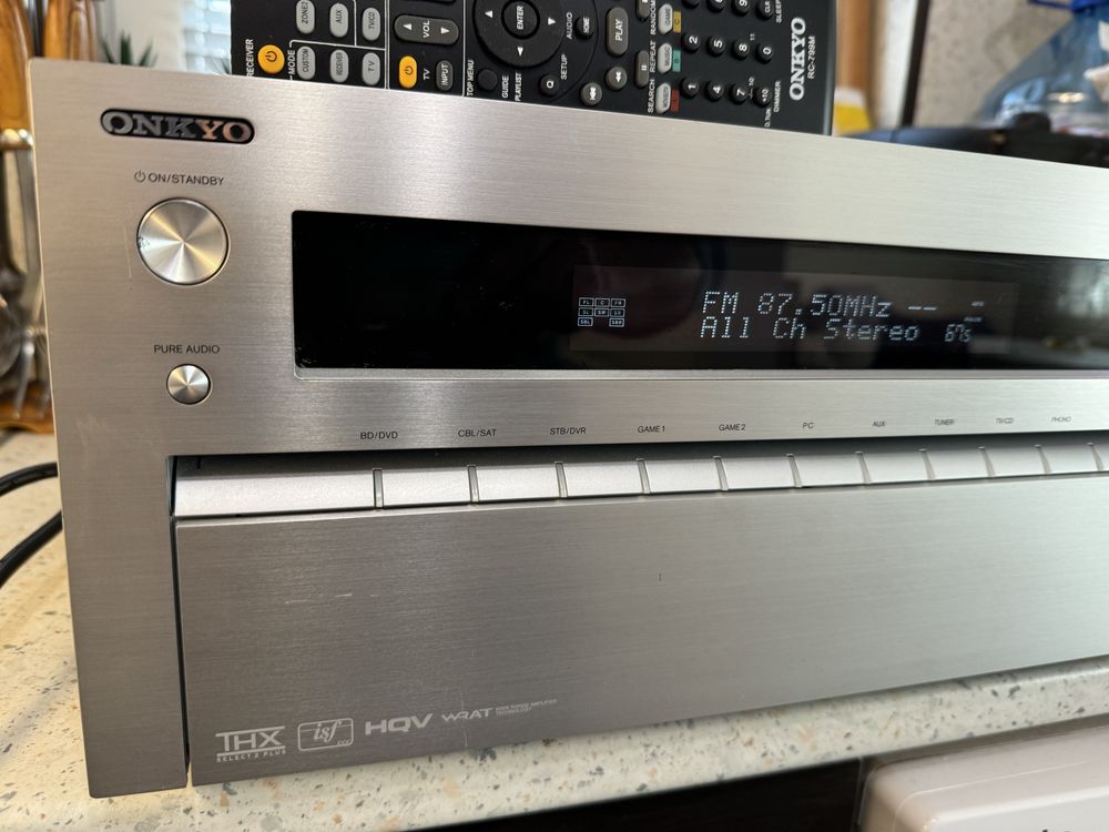 Onkyo TX-NR818 качествен ресивър