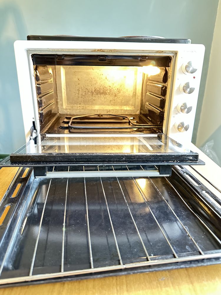 Електрическа печка CROWN CMO 422W