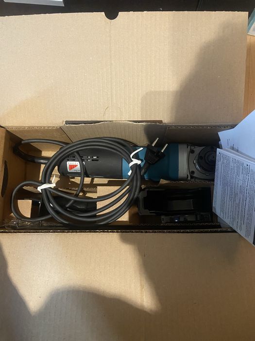 Polizor unghiular Makita 9565CVR