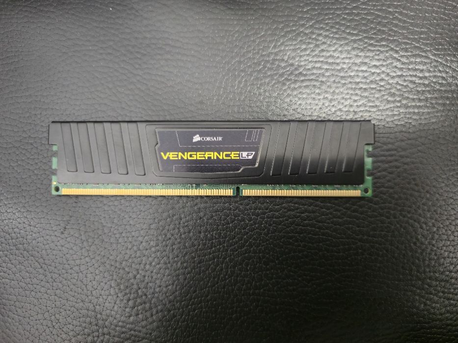 8gb ddr3 1600mhz corsaie