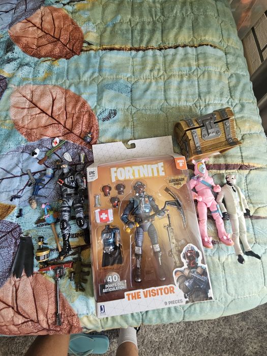 Figurine fortnite, arme si chest