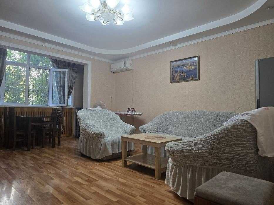ул. Амира Темура ` 3-комнатная квартира 2-й этаж, чистый ремонт, центр