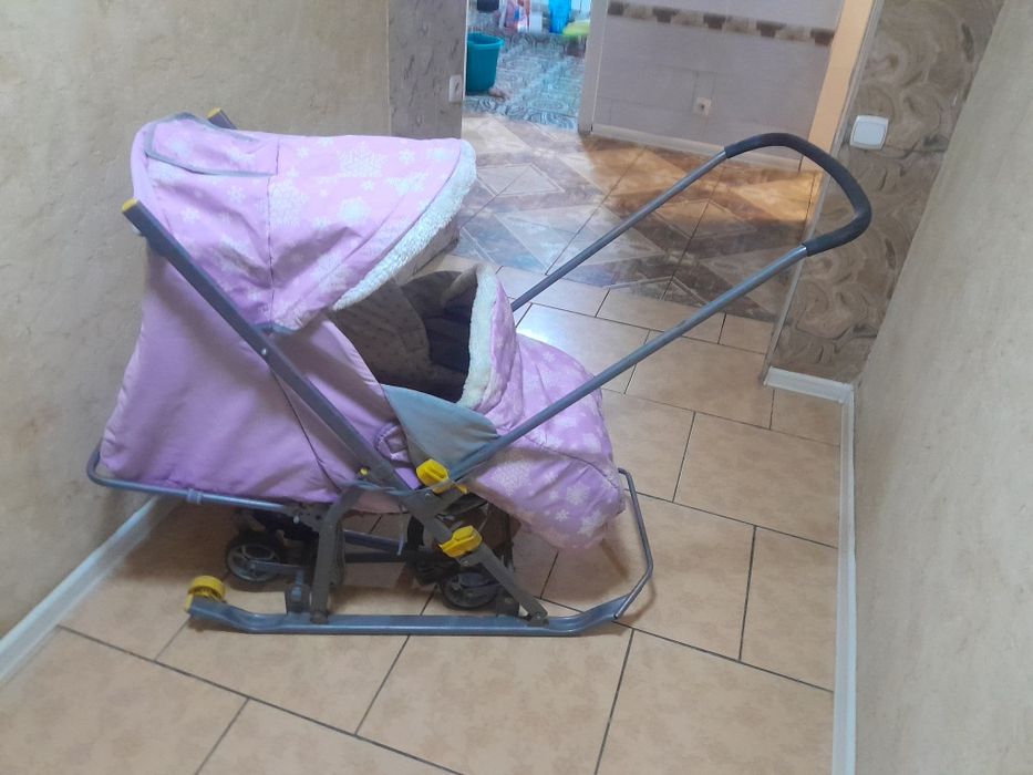 Продаются Санки коляска