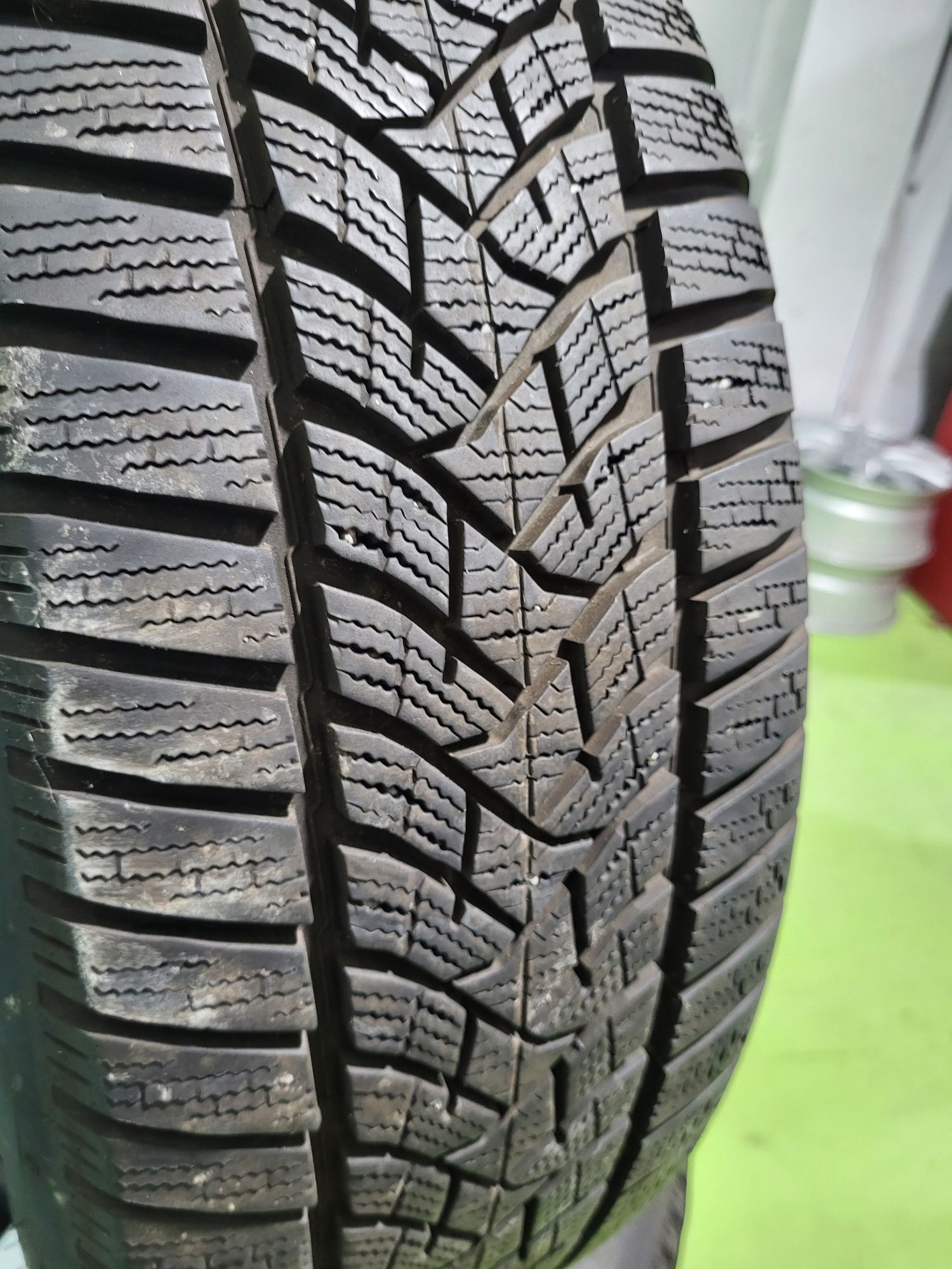 4 бр зимни 215/60/16 Dunlop