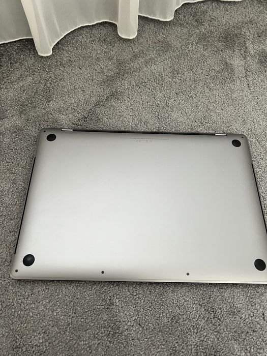 Macbook Pro 15 touchbar, i7, 16 RAM, 1 TB