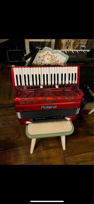 Vand sau schimb guerinii midi si roland fr7