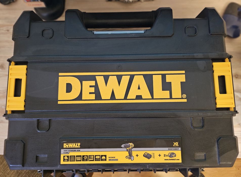 Дрель шуруповерт DeWalt DCD709M2T-QW