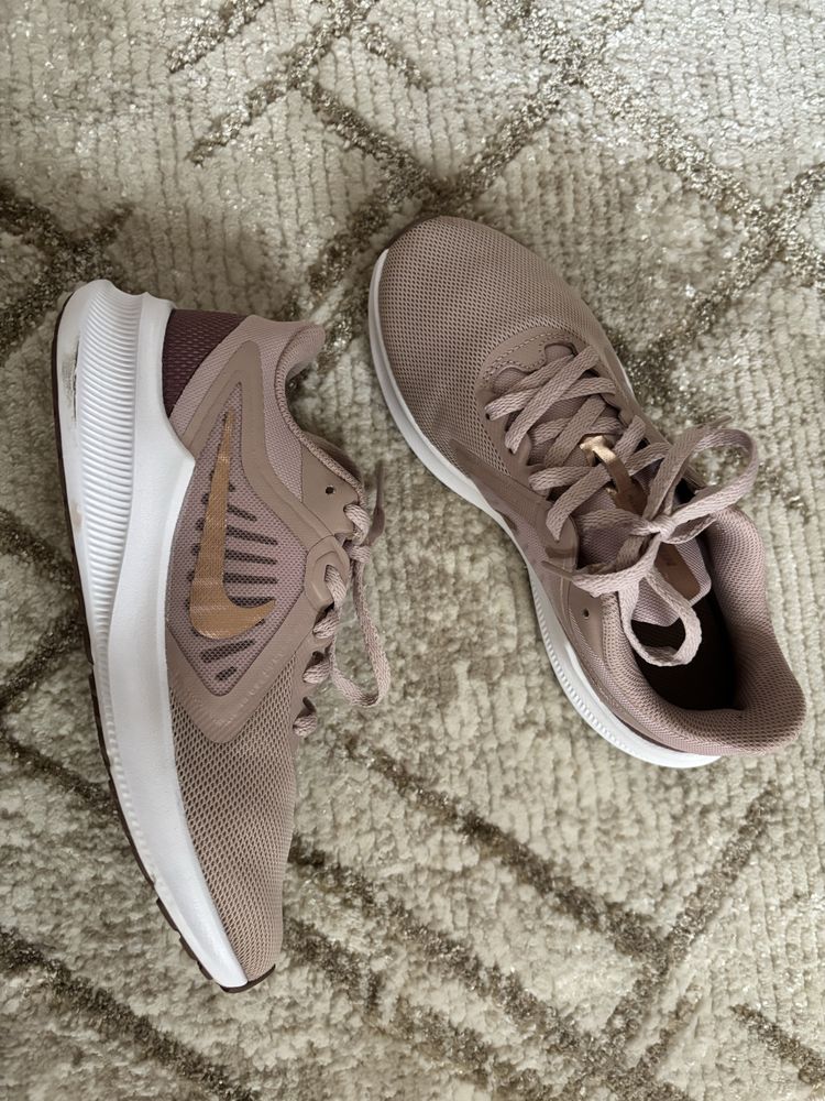 Дамски маратонки Nike