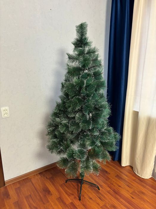 Продам  елку  1,8 ,  цена 8000