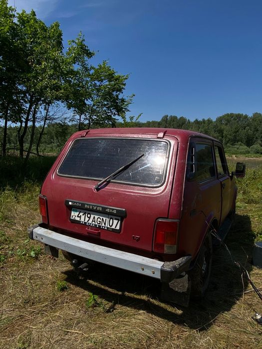 Продам машину ваз 2121