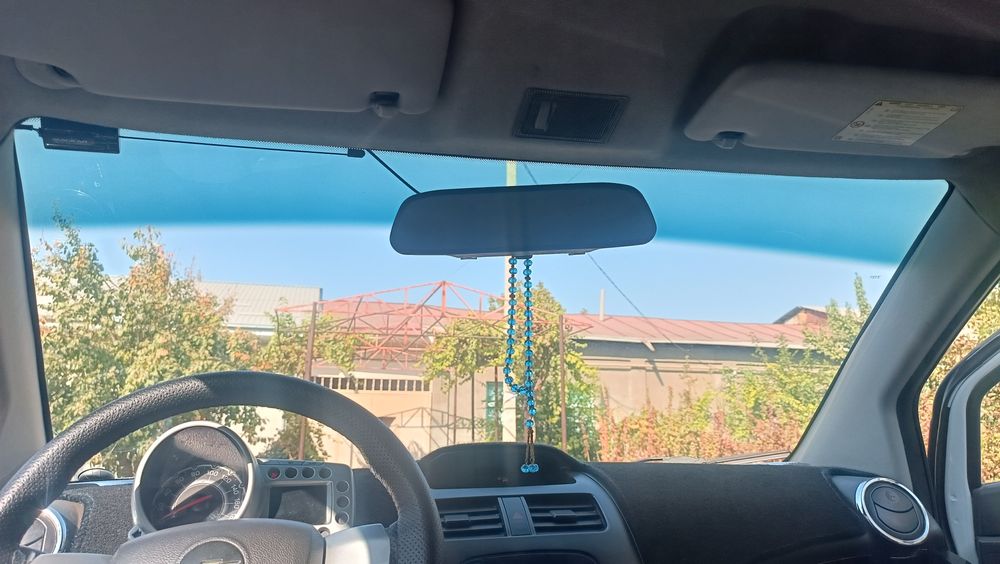 Спарк сотилади.Холати зу́р