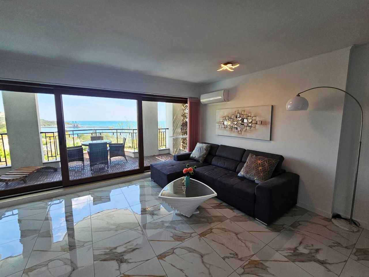 Продава се Тристаен апартамент в Балчик - 92 кв.м за 2120 €/кв.м - Снимка #3