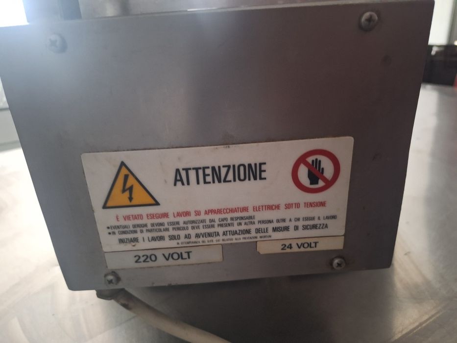 Формовачна машина за кюфтета и бургери