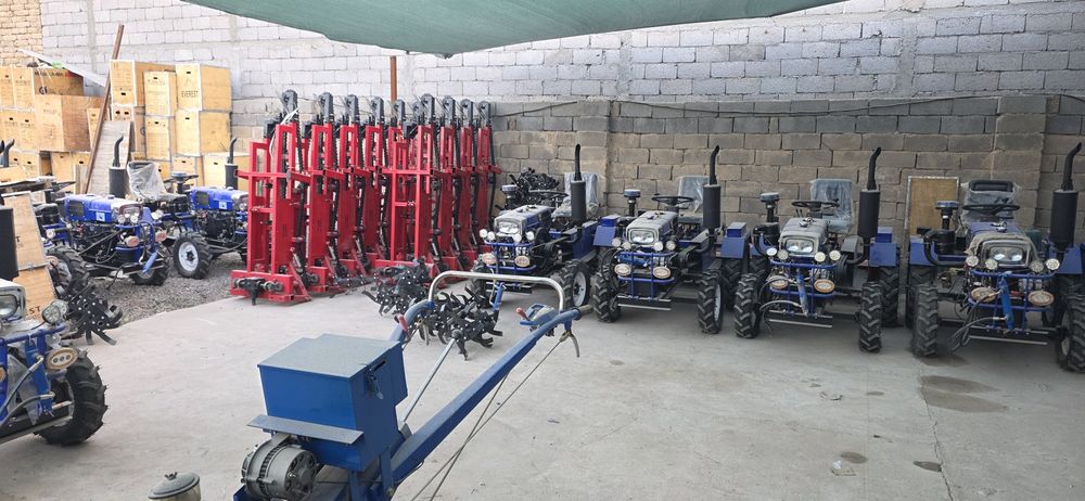 Maxsus motokultuvator o'rish va yerga ishlov berish uchun