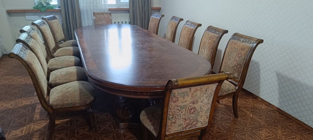 Стол и 12 стульев, гарнитур