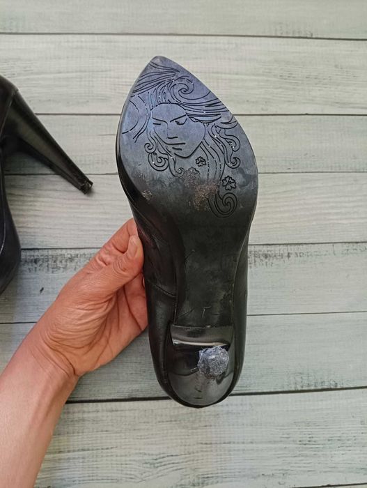 Елегантни кожени обувки - черно 37 номер