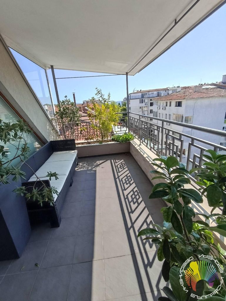 Дава се под наем Двустаен апартамент в Бургас, Център - 76 кв.м за 600 € - Снимка #9