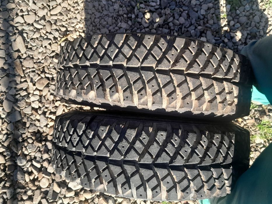 Cauciucuri off -road cu tot cu jante