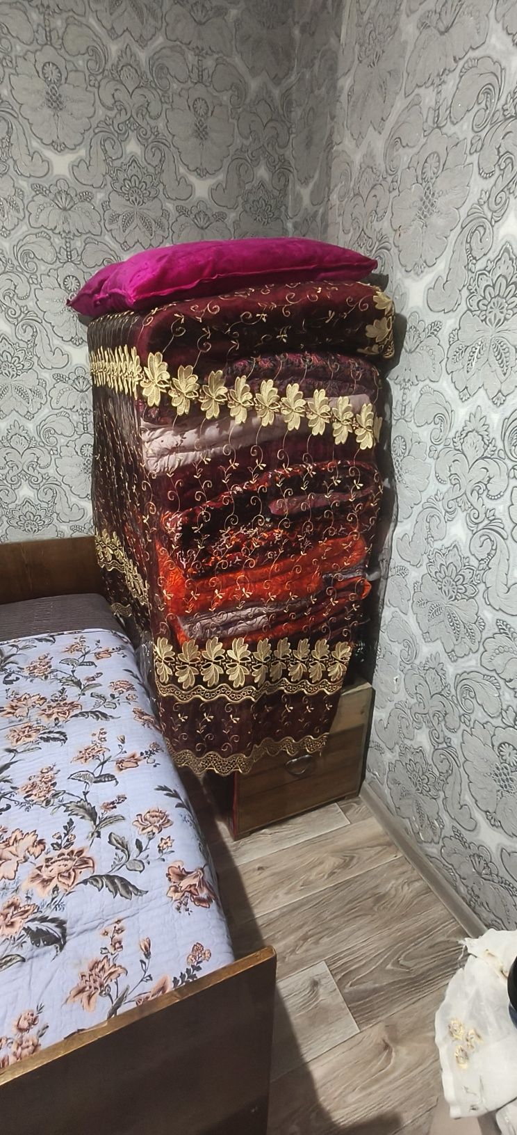 Корпеше с сундуком