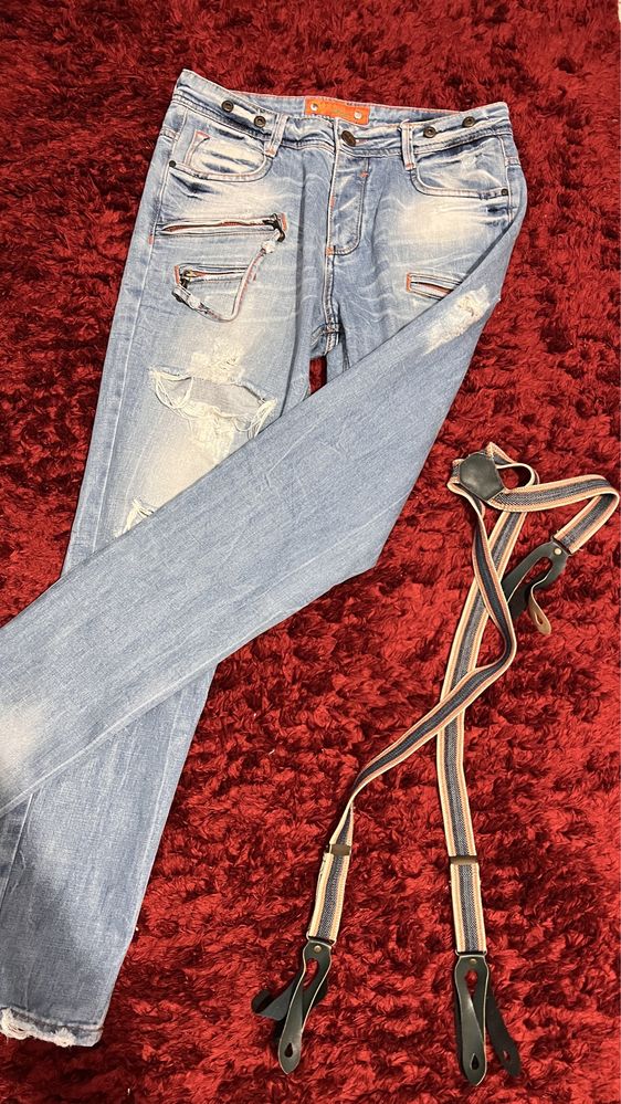 Jeans rupti si/sau cu bretele