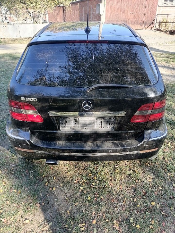 На Части! B class W245 200 CDI Ръчна