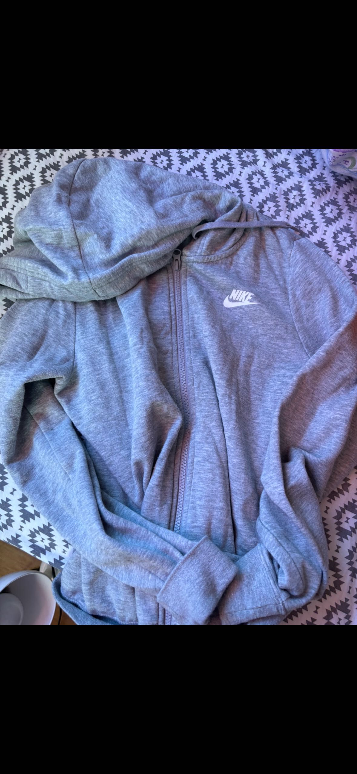 Суичър на Найк сив и черен и Juicy couture