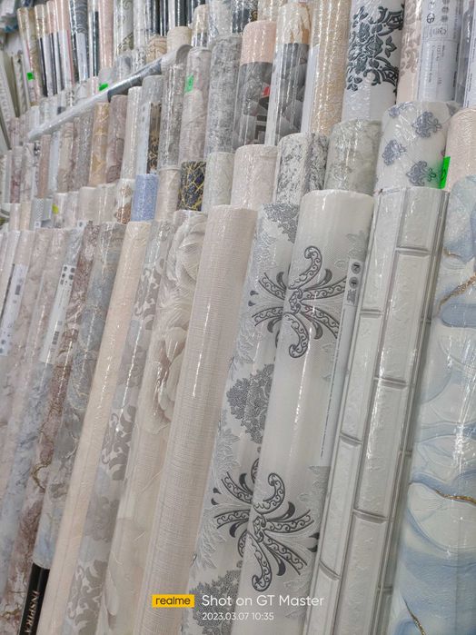 Обои в ассортименте.