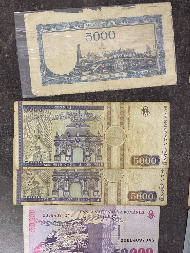 Diferite bancnote romanesti
