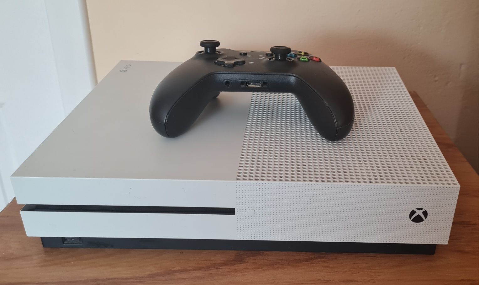 De vânzare Xbox One S.Voi cei din afara olx-ului...