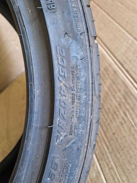 1 брой Goodyear R19 235/40/ 
нова лятна гума 
DOT2419