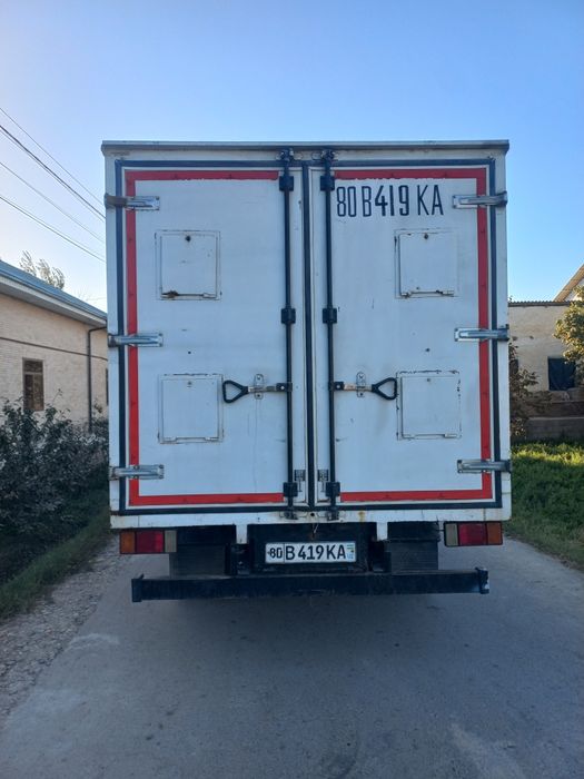 Isuzi NQR sotiladi. Yili:2011 .yurgani 800000. Zavotiskoy..