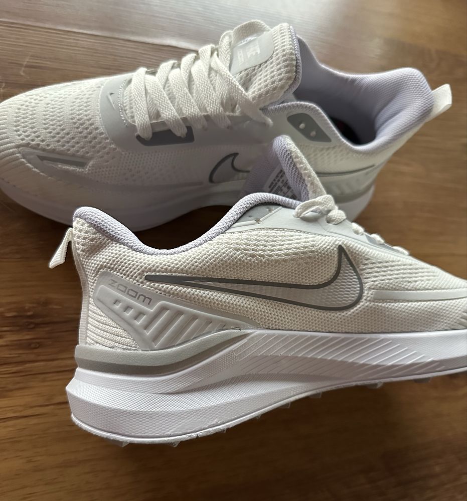 Мъжки маратонки Nike в бяло и сиво