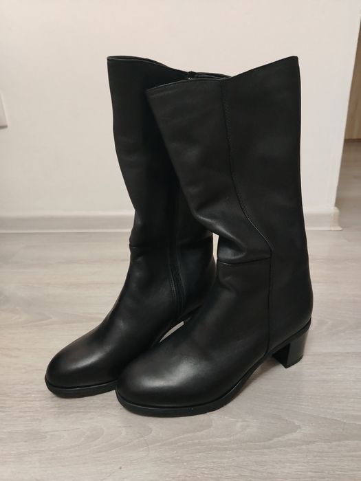 Женские сапоги 38 и 37 размеры, хорошее качество, подробнее в описании