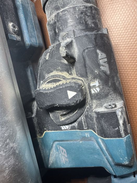 Rotopercutor Makita , cu aspirator