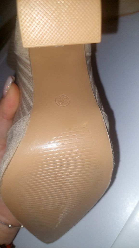 De vanzare botine
