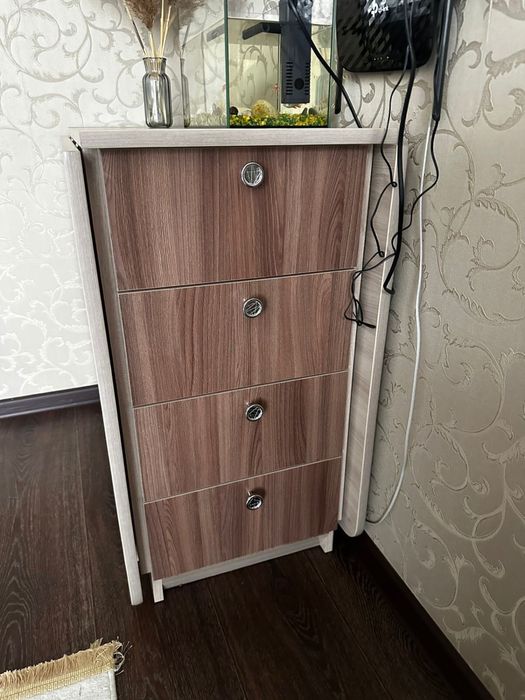 Продам книжка  стол