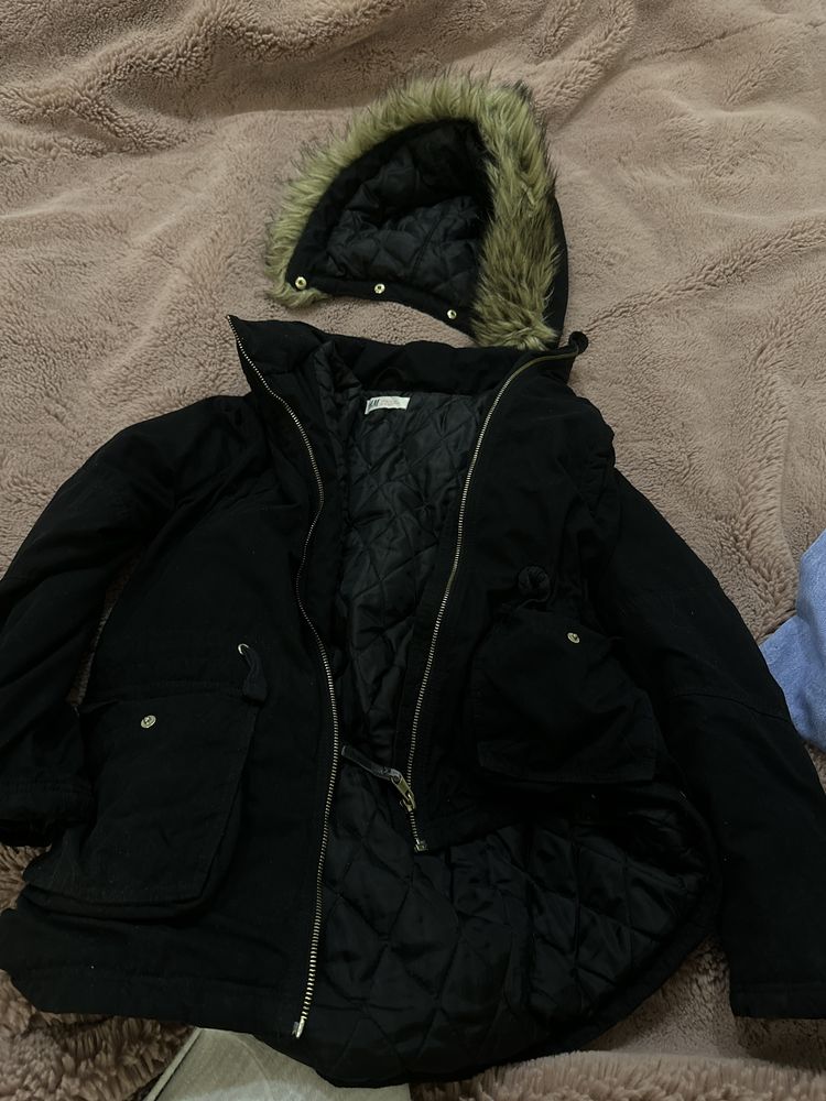 Детская зимняя куртка со съемным капюшоном