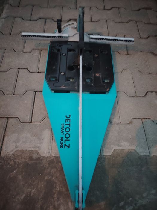 De vânzare Mașina de tăiat gresie  aproape noua folosita de 2 ori