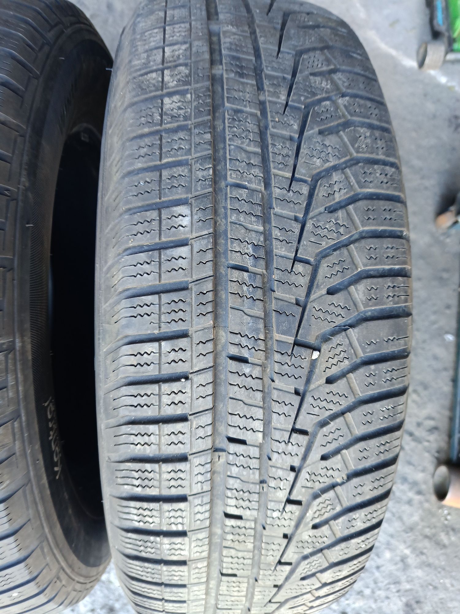 Зимни гуми -16цола -215/70-1бр.-60лв."HANKOOK"