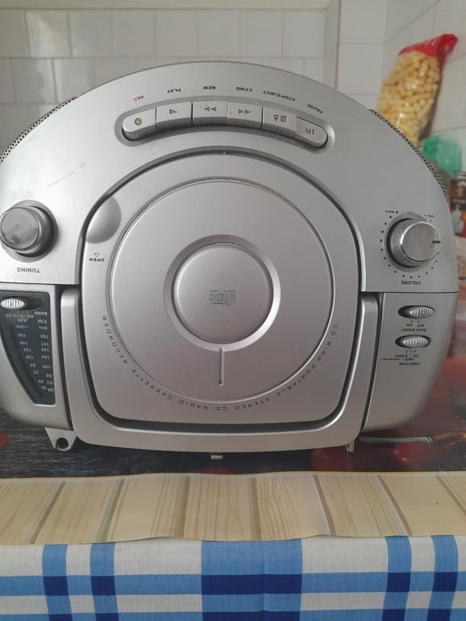 Casetofon cu radio
