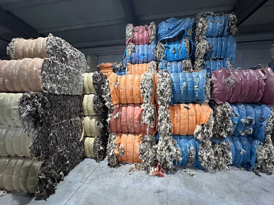 Lână gri / neagră naturală – ideală pentru felting, păpuși handmade