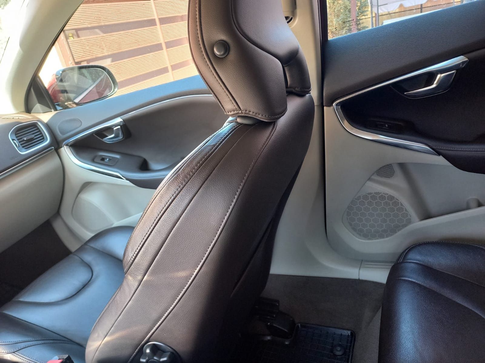Vând Volvo v40 ,1.6d