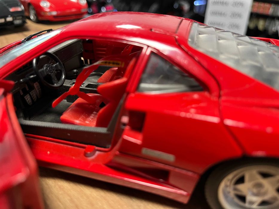 Метална колекционерска количка  модел FERRARI F40 EVOLUZIONE 1:18