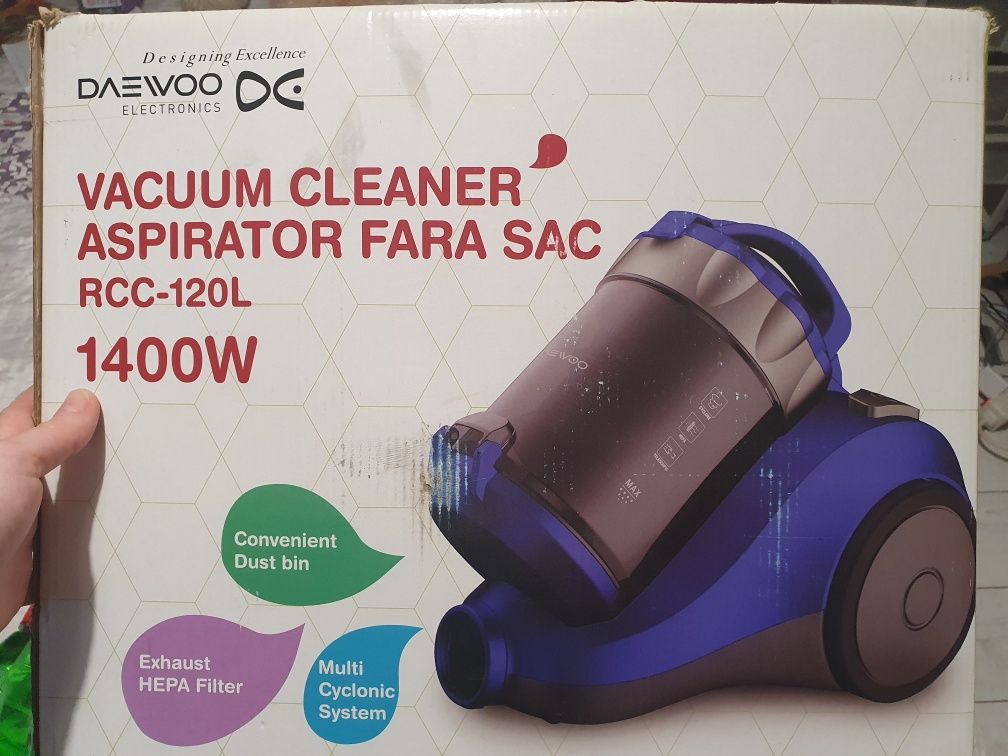 Aspirator fără sac Daewoo 100 lei