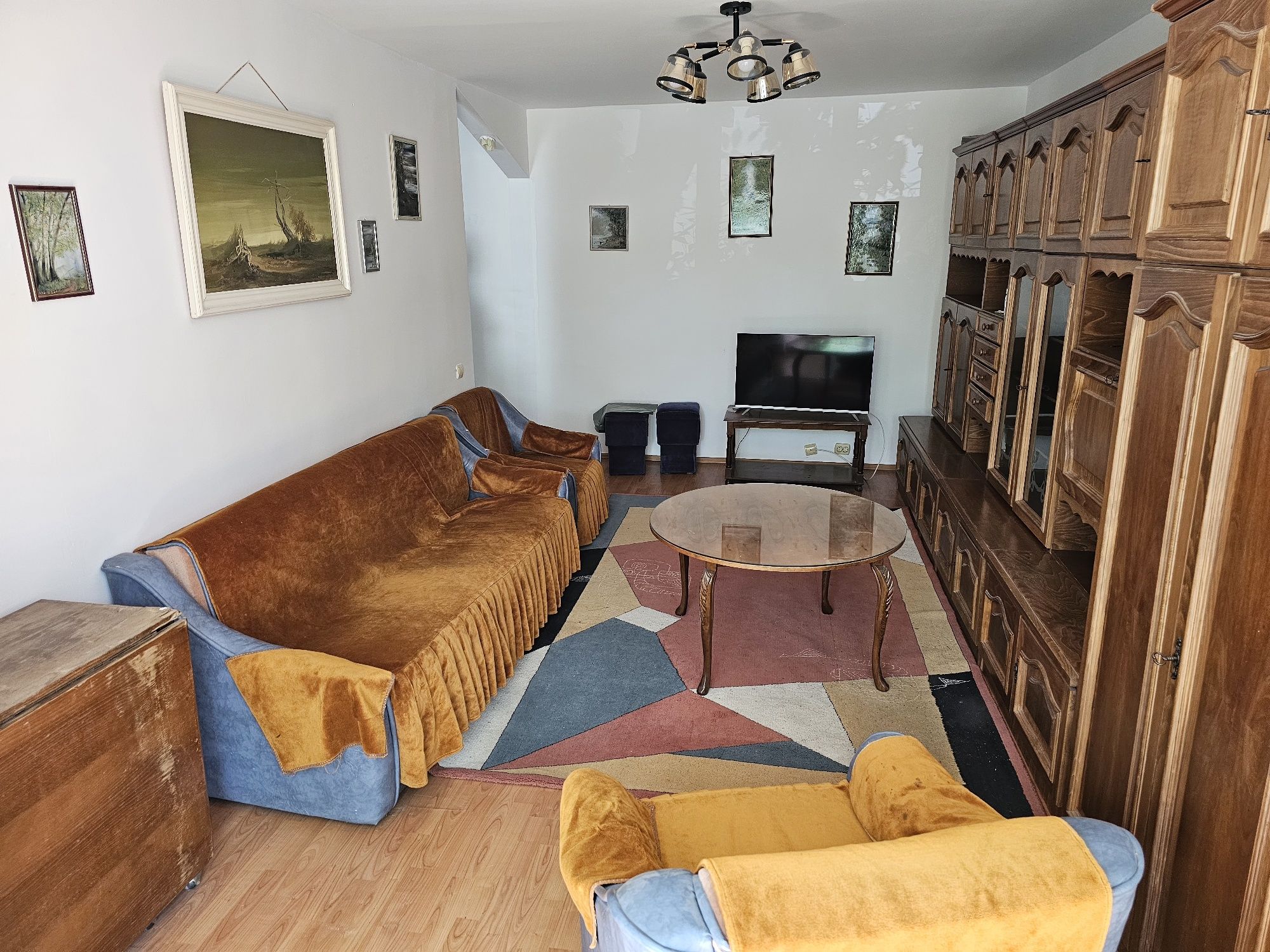 Inchiriez apartament 3 camere