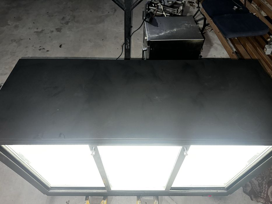 Подбарова хладилна витрина 3врати