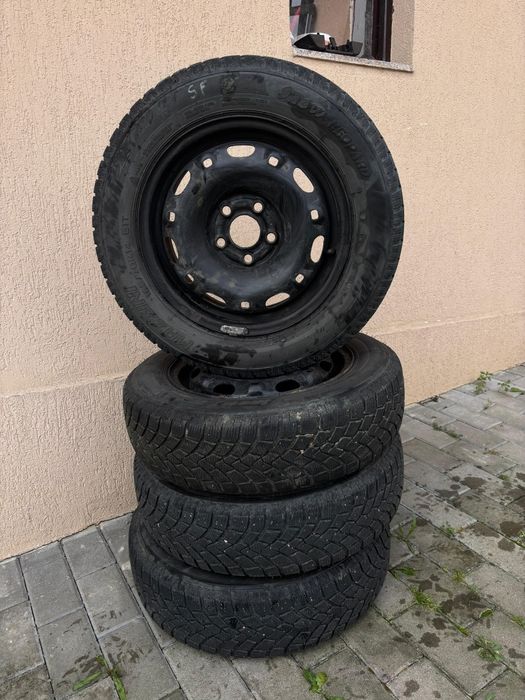 Jante + anvelope iarna 165 70 R14